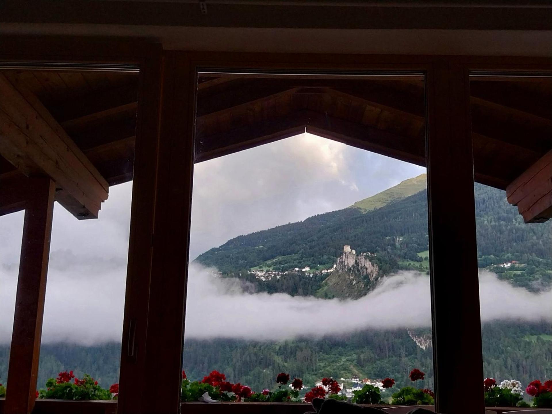 Apartamento Burg Laudegg Blick Faggen Exterior foto